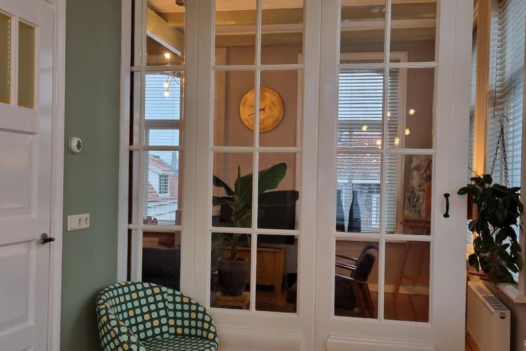 Sfeervol Verblijf In Oude Gemeentehuis Eenrum. Εξωτερικό φωτογραφία