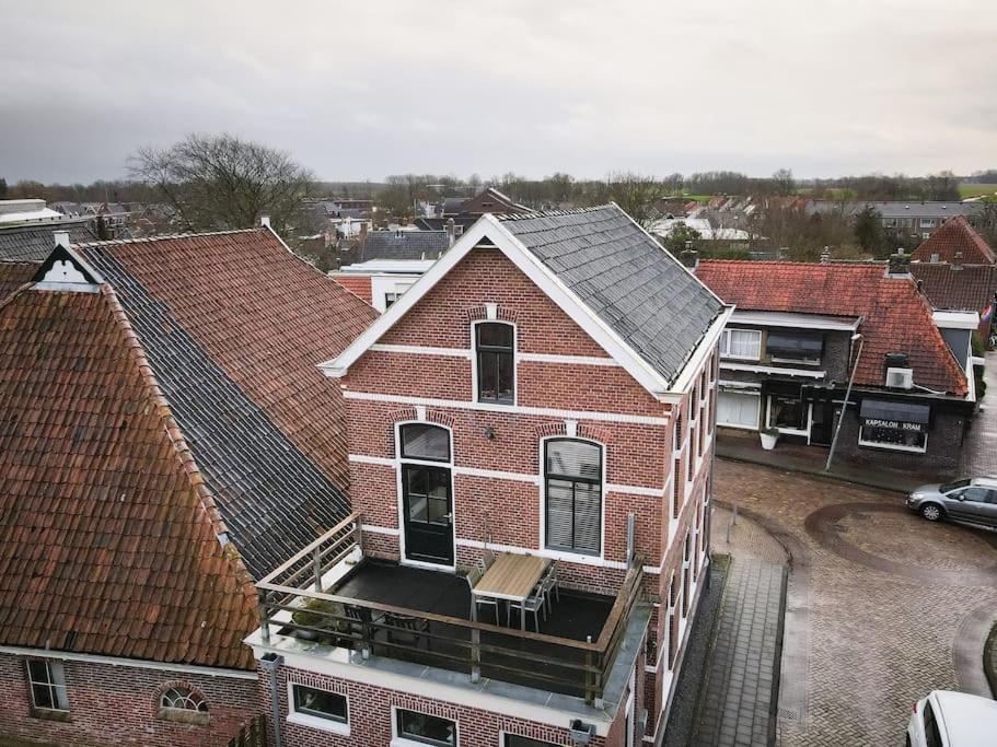 Sfeervol Verblijf In Oude Gemeentehuis Eenrum. Εξωτερικό φωτογραφία