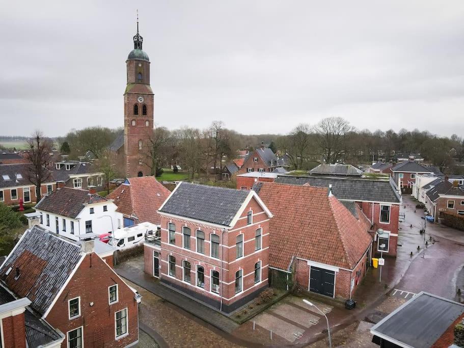 Sfeervol Verblijf In Oude Gemeentehuis Eenrum. Εξωτερικό φωτογραφία