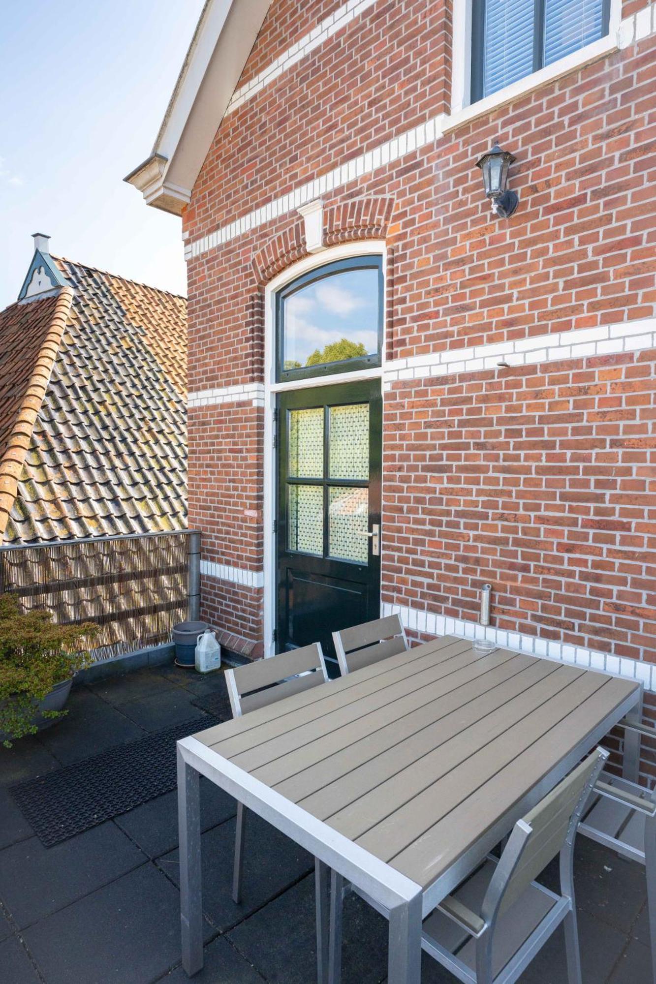 Sfeervol Verblijf In Oude Gemeentehuis Eenrum. Εξωτερικό φωτογραφία